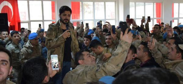 Yusuf Güney bu kez Şanlıurfa’da Mehmetçiği coşturdu