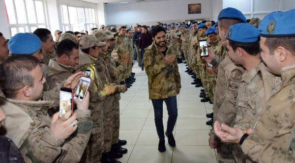 Yusuf Güney bu kez Şanlıurfa’da Mehmetçiği coşturdu