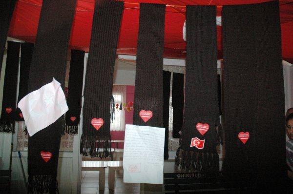 Kahramanmaraş'ta anneler askerler için 200 atkı ördü