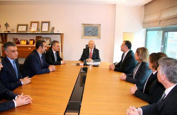 CHP'li başkandan Kılıçdaroğlu'na heykel hediyesi