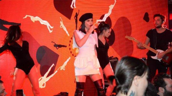 Gülşen'in kıyafeti beğenilmedi