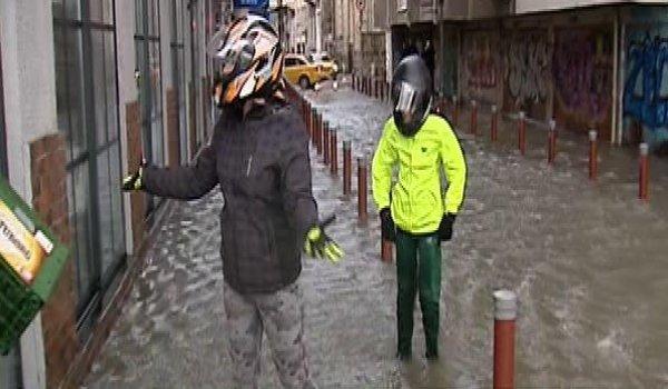 İzmir'de fırtına: Deniz taştı, vapur seferleri iptal