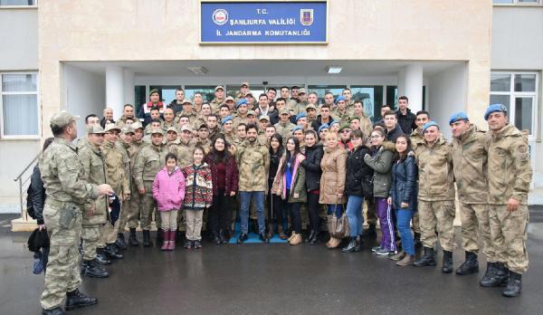 Yusuf Güney bu kez Şanlıurfa’da Mehmetçiği coşturdu