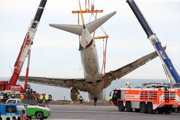 Trabzon Havalimanı'nda uçak kurtarma çalışmaları