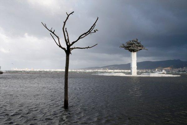 Su taşkınları İzmirlilerin çilesi oldu