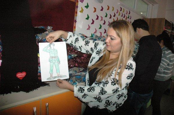 Kahramanmaraş'ta anneler askerler için 200 atkı ördü