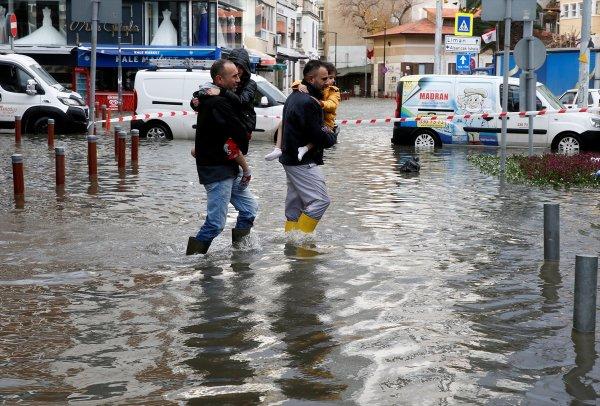 Kocaoğlu İzmir'deki su taşkınlarıyla ilgili konuştu