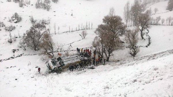 Muş'ta otobüs devrildi