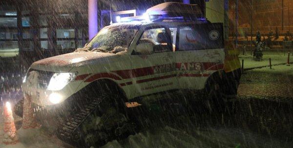9 aylık Umut bebeği paletli ambulans kurtardı