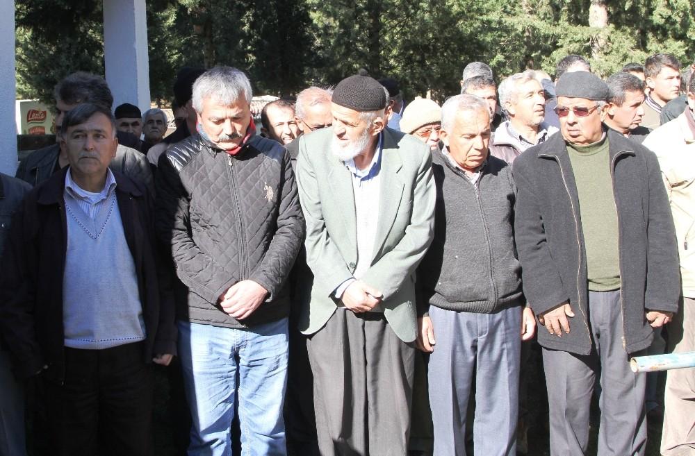 Cenazesine katıldığı kayınbabasına hakkını helal etmedi