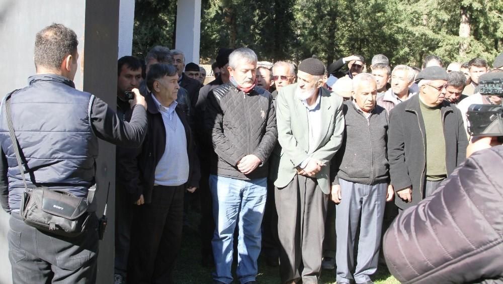 Cenazesine katıldığı kayınbabasına hakkını helal etmedi