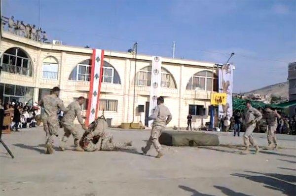 Lübnan'da komandoların gösterisi kötü bitti