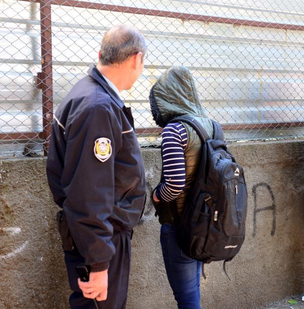 Canlı bomba sanılan Suriyeli kız, kaçırılmayı bekliyormuş