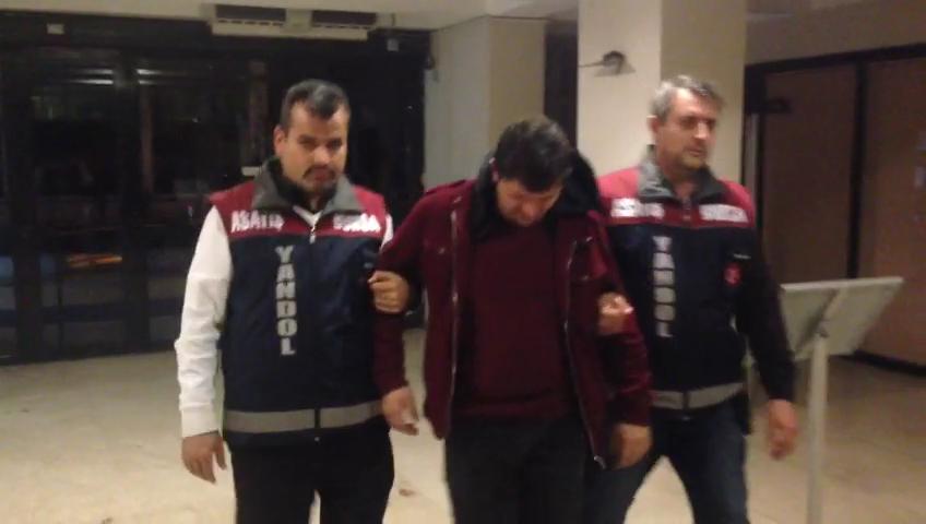 Sadaka kutusu çalarken görüntülenen hırsız yakalandı