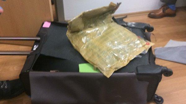 Tanzanyalı yolcunun valizinde eroin çıktı