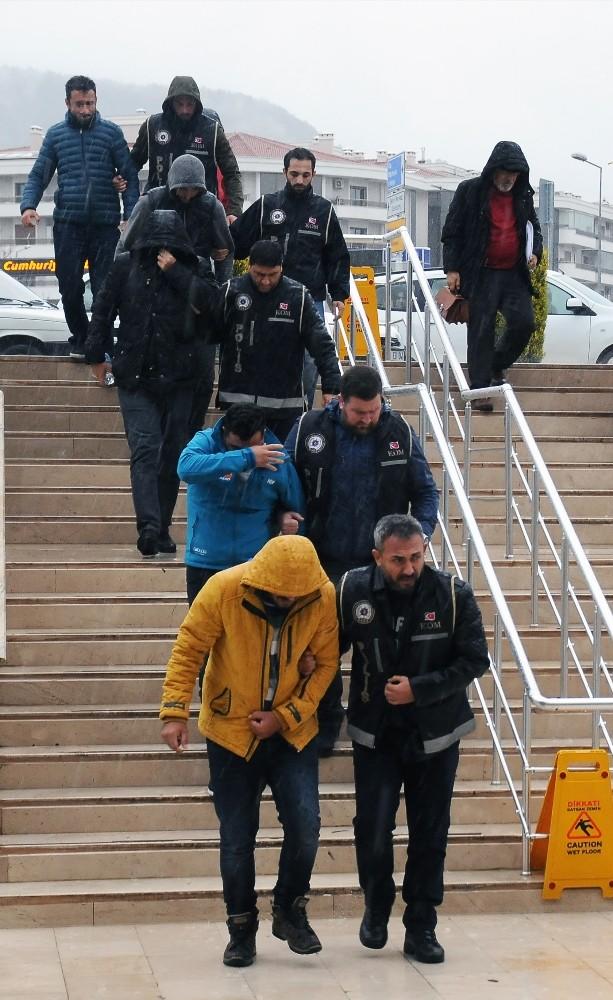 FETÖ’cüleri tekneyle kaçıran şebeke çökertildi