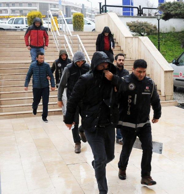 FETÖ’cüleri tekneyle kaçıran şebeke çökertildi