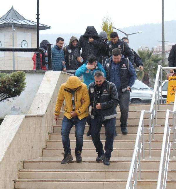 FETÖ'cüleri kaçıran şebeke çökertildi