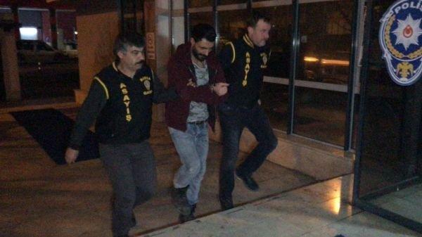 Eşini kıskandı iki kız çocuğunu rehin aldı