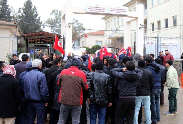 Suriyeli sığınmacılardan gönüllü askerlik başvurusu