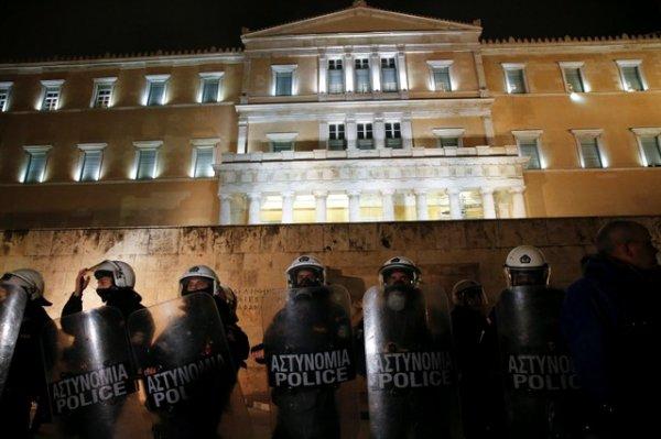 Yunanistan'a 6,7 milyar euroluk yeni kredi dilimi