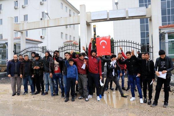 Suriyeli sığınmacılardan gönüllü askerlik başvurusu