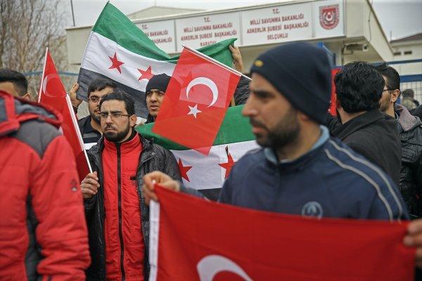 Suriyeli sığınmacılardan gönüllü askerlik başvurusu