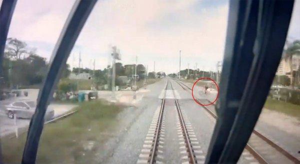 ABD'de hemzemin geçitte korkunç kaza