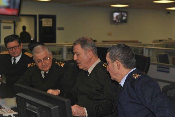 Orgeneral Akar harekat merkezlerini denetledi