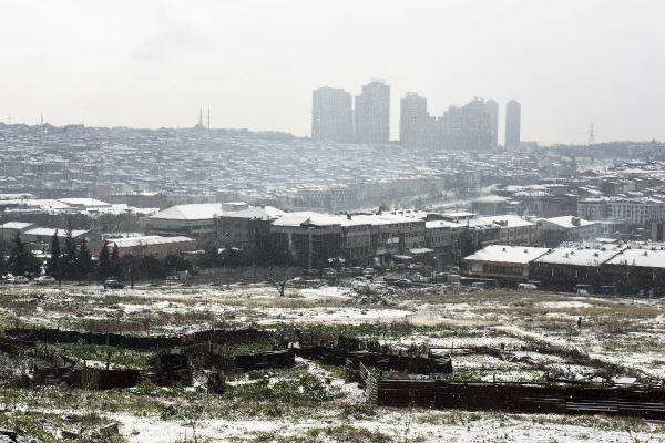 İstanbul'da aralıklarla yağan kar etkili olmaya başladı