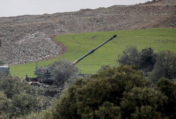 Afrin'e bomba yağdı