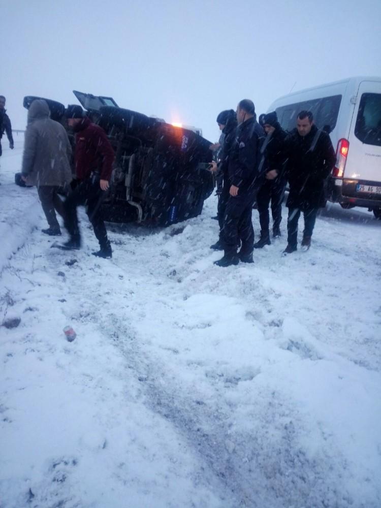 Erzurum’da zırhlı polis aracı kaza yaptı: 3 yaralı