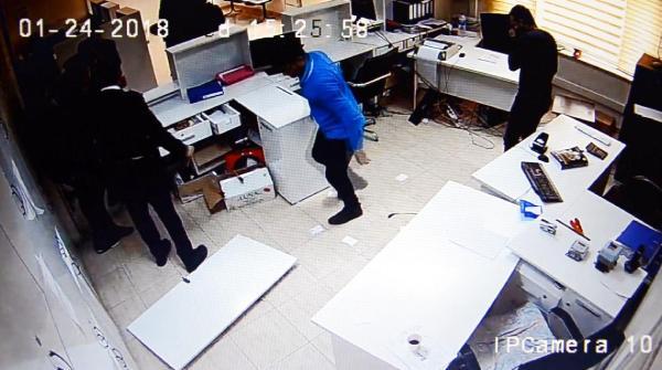 Diyarbakır'da DEDAŞ binasına saldırı