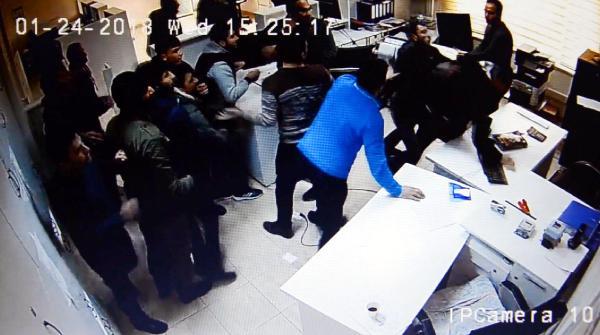 Diyarbakır'da DEDAŞ binasına saldırı