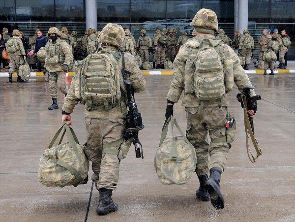 Komandolar dualarla Afrin'e gitti