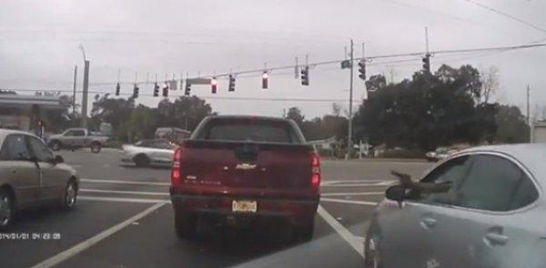 Amerika'da sokak ortasında silahlı çete savaşı