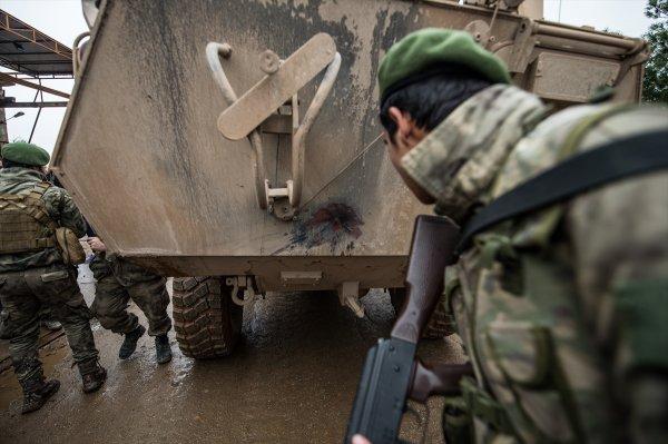 Teröristlerden gazetecilerin olduğu bölgeye taciz ateşi