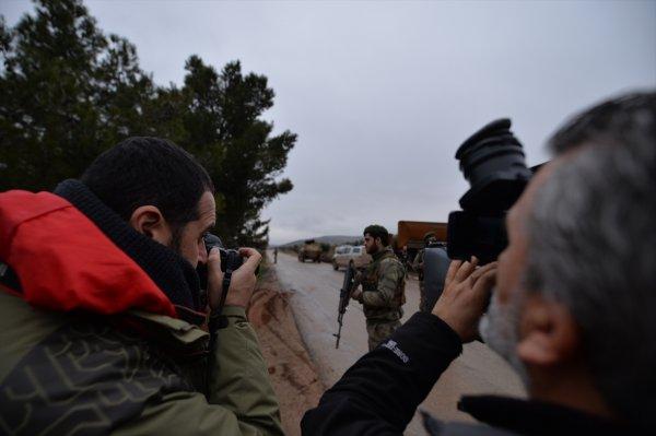 Teröristlerden gazetecilerin olduğu bölgeye taciz ateşi