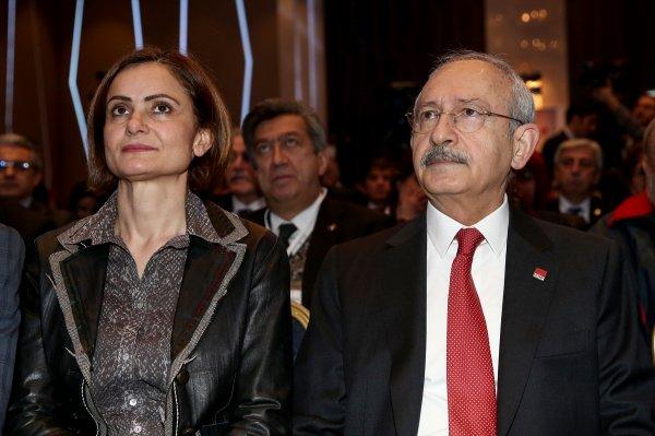 Kaftancıoğlu, CHP'nin toplantısına deri ceketle geldi