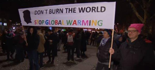 Davos'ta Trump protestosu