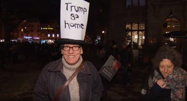 Davos'ta Trump protestosu