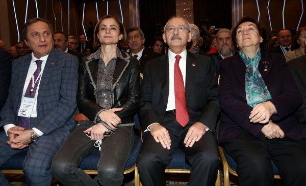 Kaftancıoğlu, CHP'nin toplantısına deri ceketle geldi