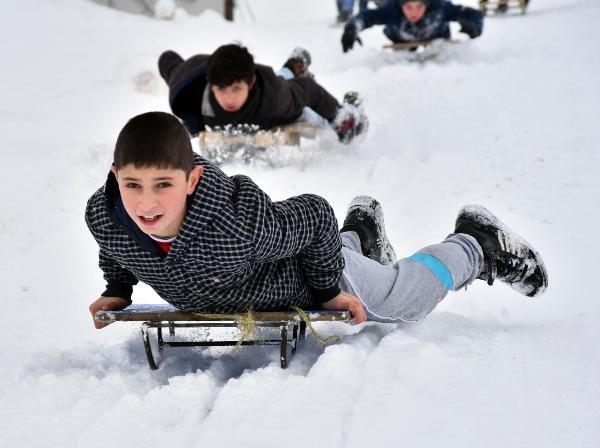 Sivas'ta çocukların kızak keyfi