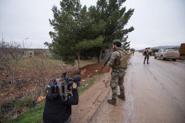 Teröristlerden gazetecilerin olduğu bölgeye taciz ateşi