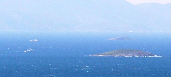 Türk askeri Yunanları Kardak'a yanaştırmadı