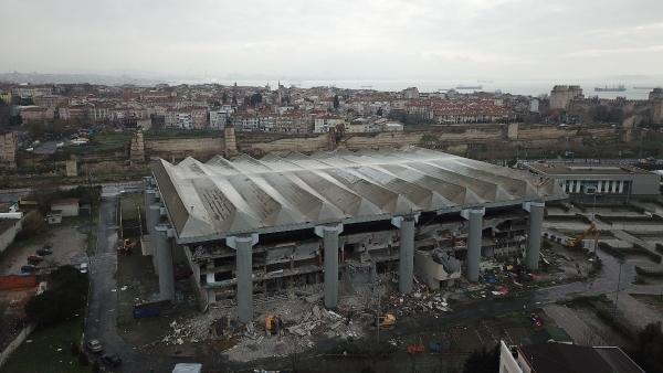 Abdi İpekçi Spor Salonu'nun yıkımı başladı
