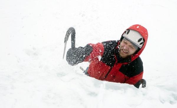 Erzurum'da buz tutan şelalelere tırmandılar
