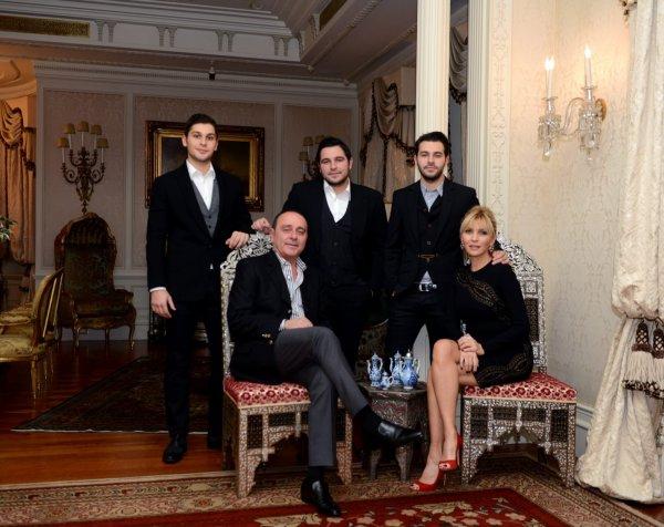 Arzu Sabancı'nın bıyıklı fotoğrafı