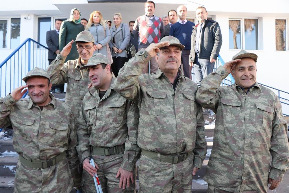 Görme engelliler askerlik başvurusu yaptı