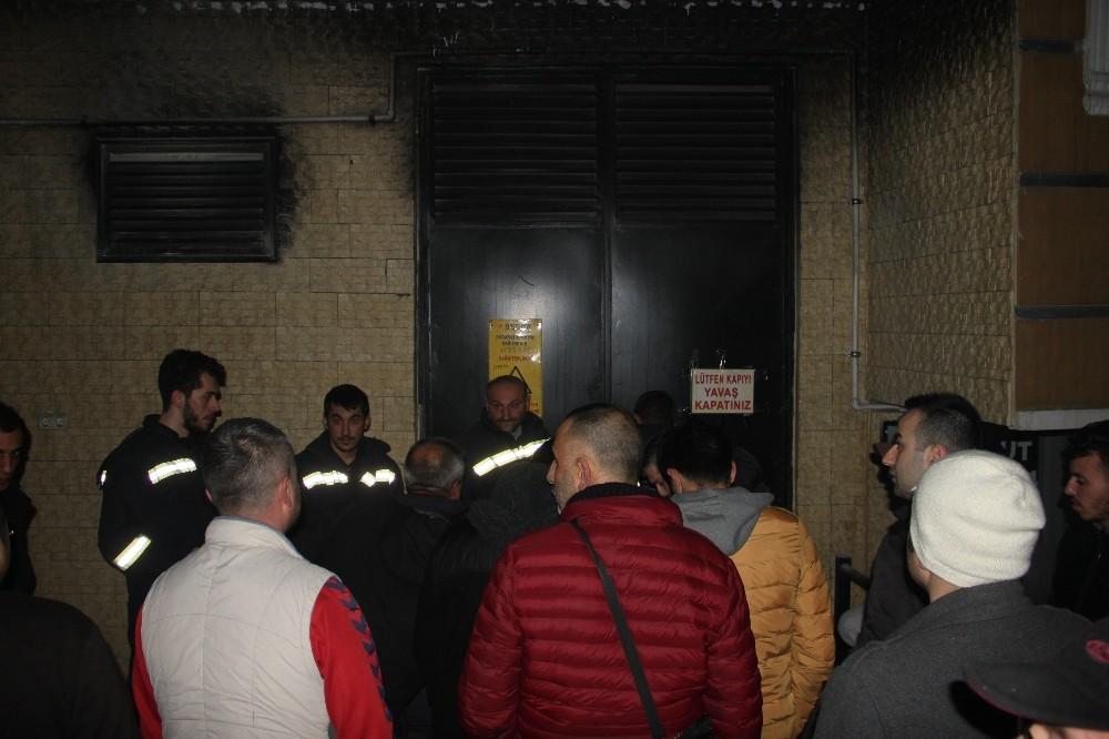 Güngören'de trafonun patladığı mahalle karanlığa gömüldü